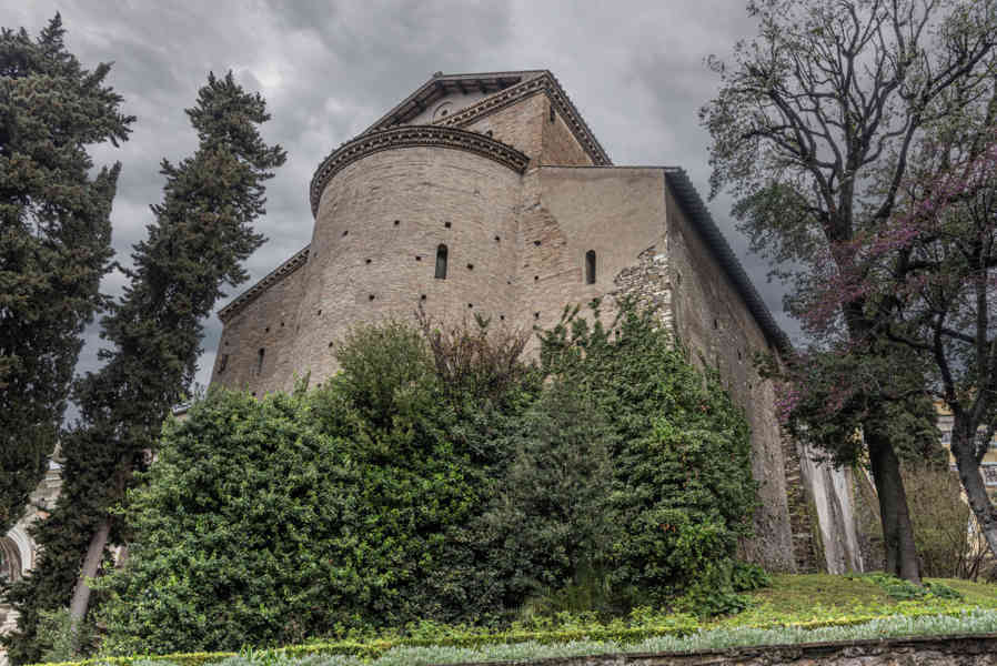 Italia - Tivoli 10 - iglesia de Santa Maria la Mayor (San Francisco).jpg